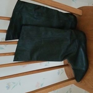 Woman's Boots Black  Sz. 8.5